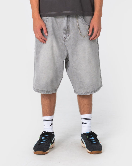 man-wearing-turbo-2-0-baggy-jort-in-storm