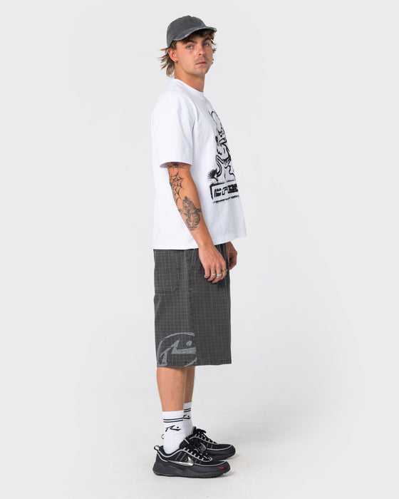 man-wearing-banshee-yard-elastic-pleated-short-in-black