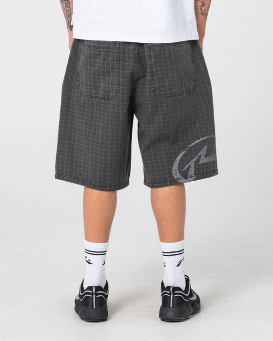 man-wearing-banshee-yard-elastic-pleated-short-in-black