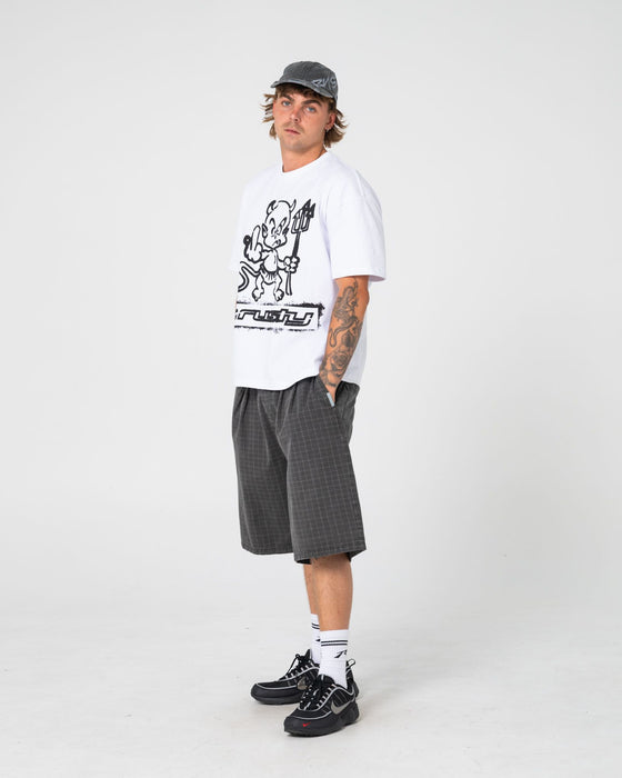 man-wearing-banshee-yard-elastic-pleated-short-in-black