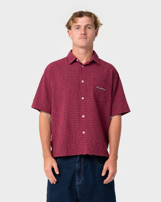 Man wearing Defender Dennis Short Sleeve Shirt in Vintage Red