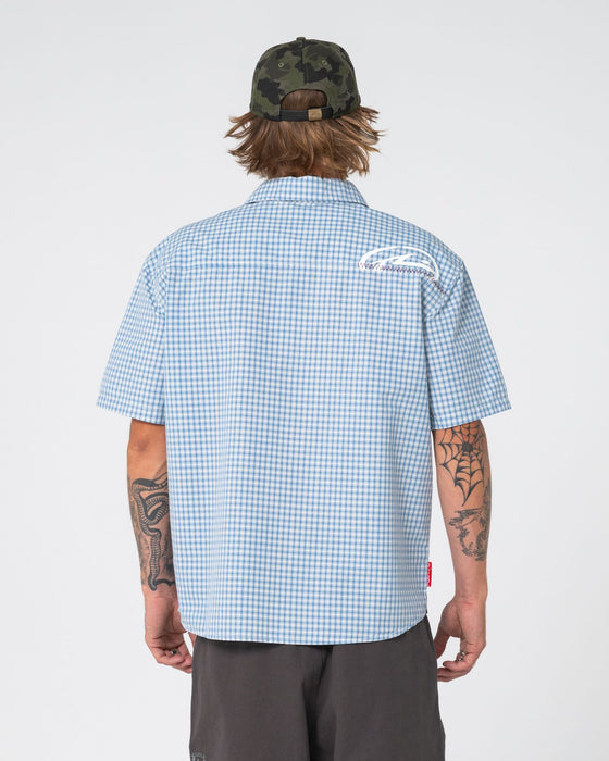 man-wearing-far-away-short-sleeve-shirt-in-smoke-blue