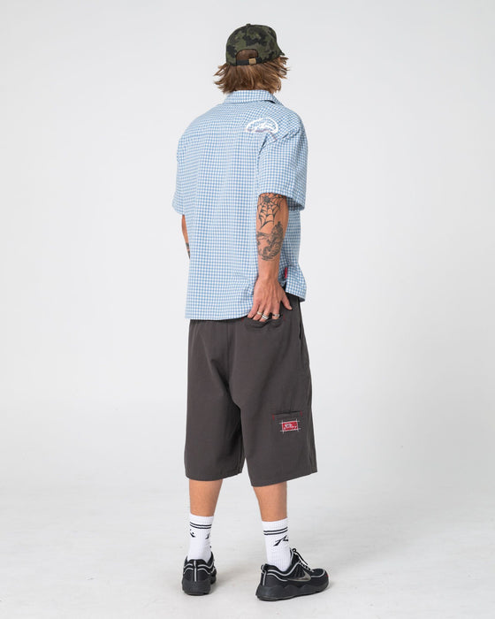man-wearing-far-away-short-sleeve-shirt-in-smoke-blue