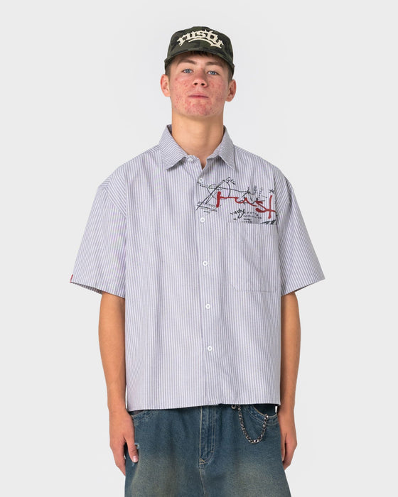 man-wearing-shockwave-short-sleeve-shirt-in-grey