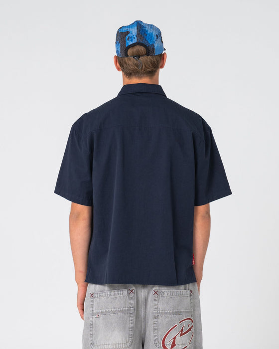 man-wearing-shockwave-short-sleeve-shirt-in-navy-blue