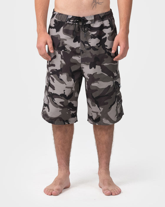 man-wearing-tropik-25-baggy-camo-boardshort-in-army-green