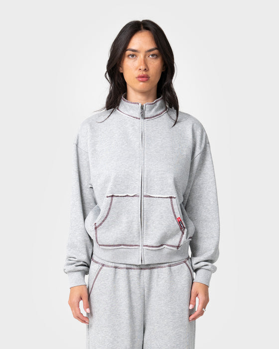 woman-wearing-servo-boxy-zip-through-fleece-in-grey-marle