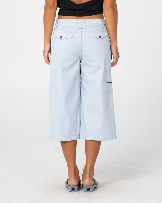 woman-wearing-it-gyrl-low-rise-capri-cargo-pant-in-pastel-blue