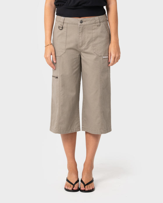 woman-wearing-it-gyrl-low-rise-capri-cargo-pant-in-vintage-khaki