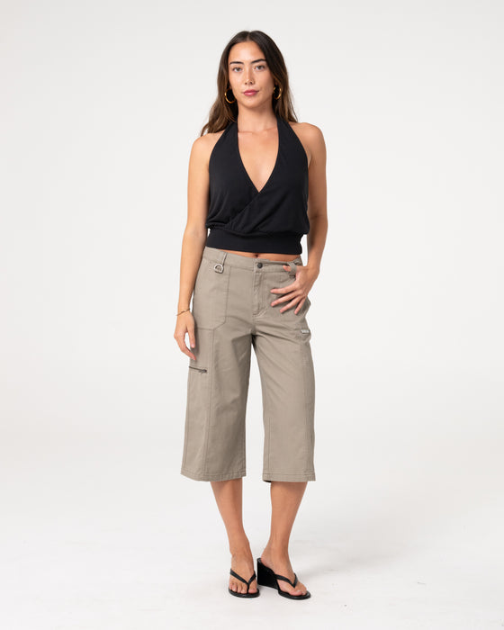 woman-wearing-it-gyrl-low-rise-capri-cargo-pant-in-vintage-khaki