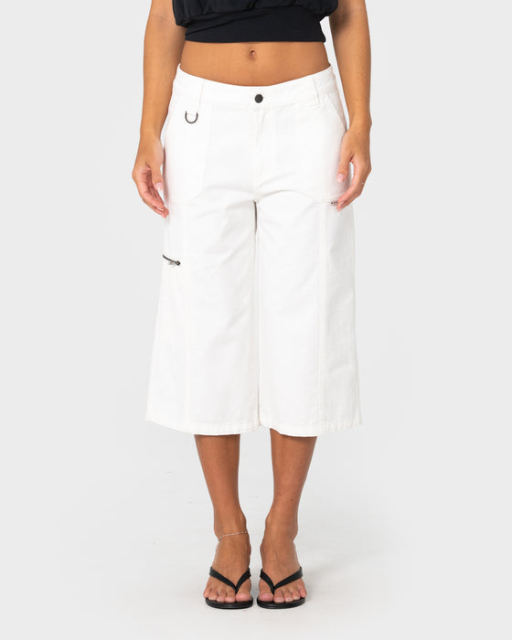 woman-wearing-it-gyrl-low-rise-capri-cargo-pant-in-white