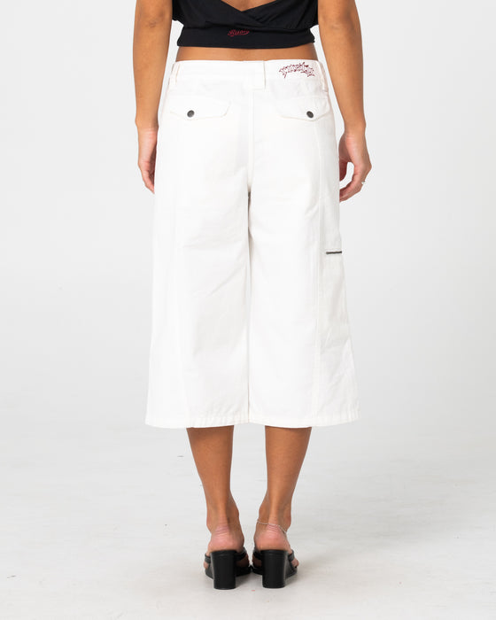 woman-wearing-it-gyrl-low-rise-capri-cargo-pant-in-white
