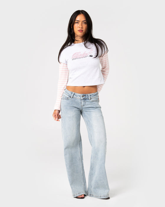 woman-wearing-star-chaser-mock-layer-tee-in-ecru-marle-pink