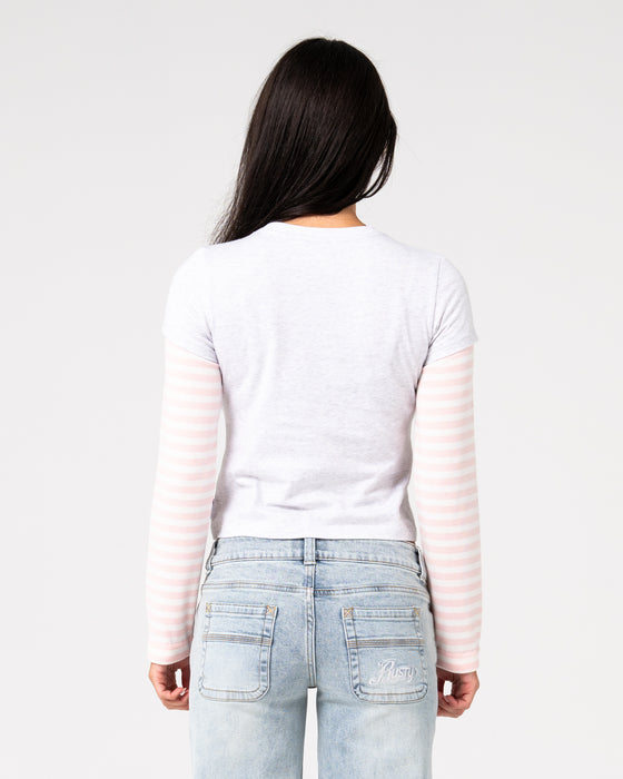 woman-wearing-star-chaser-mock-layer-tee-in-ecru-marle-pink
