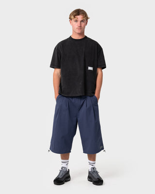 man-wearing-sosa-cropped-tee-in-washed-black