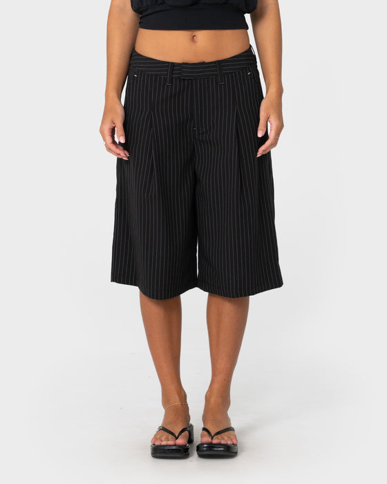 woman-wearing-big-bad-finance-mommy-low-rise-short-in-black-pinstripe