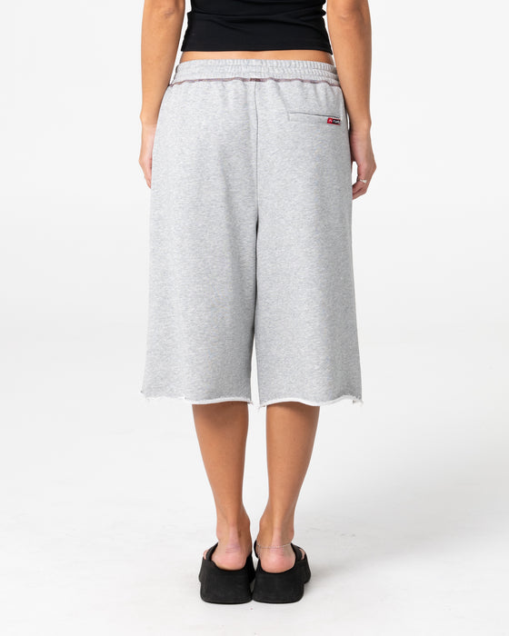 woman-wearing-servo-oversize-fleece-track-shorts-in-grey-marle