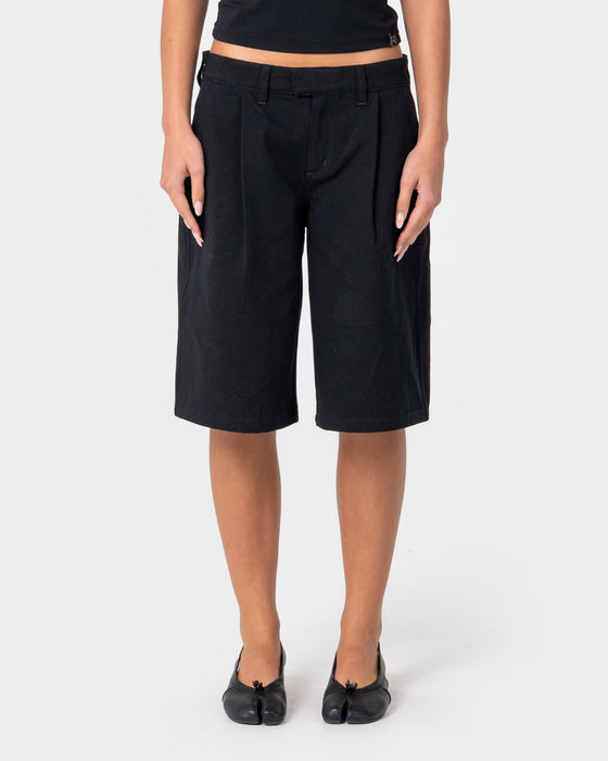 woman-wearing-clifford-low-rise-bermuda-short-in-black