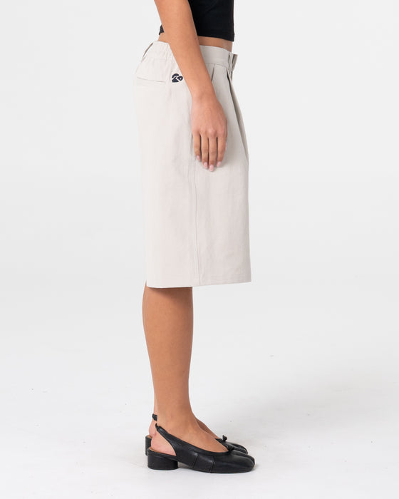 woman-wearing-clifford-low-rise-bermuda-short-in-stone