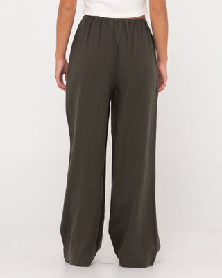 Woman wearing Carolina Pant in Dark Emerald