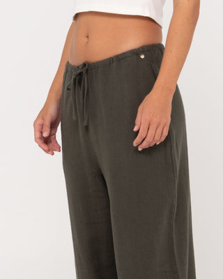 Woman wearing Carolina Pant in Dark Emerald