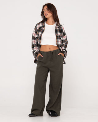 Woman wearing Carolina Pant in Dark Emerald