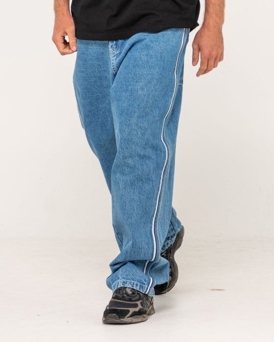 man-wearing-flip-daddy-2-0-jean-middy-blue-in-middy-blue-grey