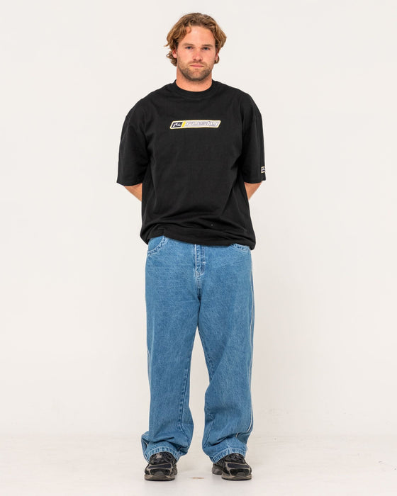 man-wearing-flip-daddy-2-0-jean-middy-blue-in-middy-blue-grey