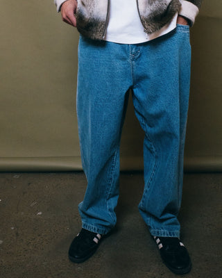 Man wearing Flip Daddy Tapeless Jean-middy Blue in Middy Blue