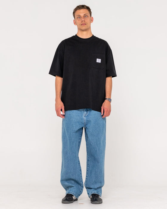 man-wearing-flip-daddy-tapeless-jean-middy-blue-in-middy-blue