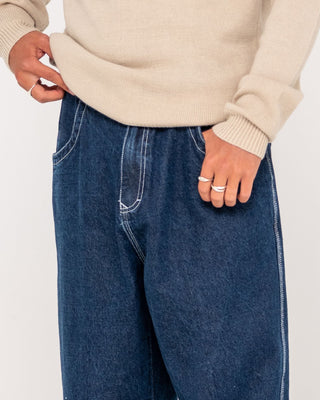 Man wearing Flip Daddy Tapeless Jean-indigo in Indigo