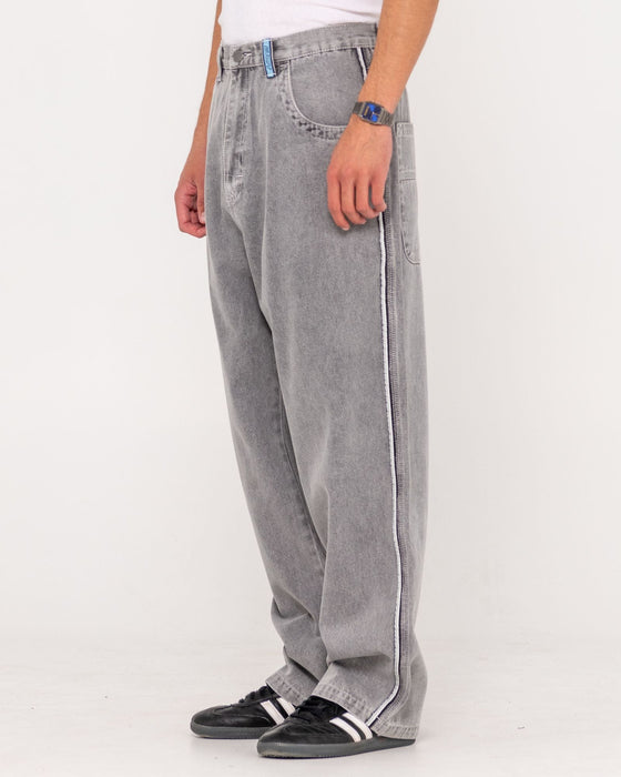 man-wearing-flip-daddy-2-0-jean-london-summer-in-london-summer-grey