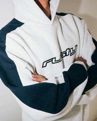 Man wearing 2K Sing Hooded Fleece in Ecru Marle