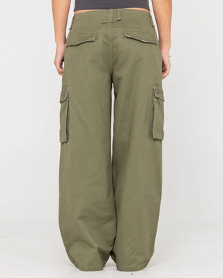 Woman wearing Tank Girl Low Rise Wide Fit Cargo Pant in Shadow Army 2