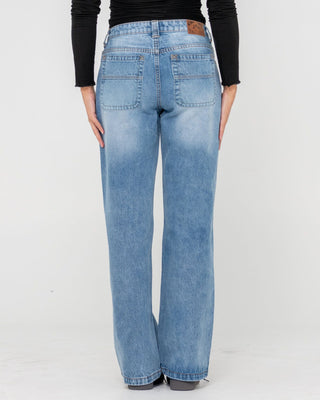 Woman wearing Suzy Straight Low Rise Jean in Blasted Middy Blue