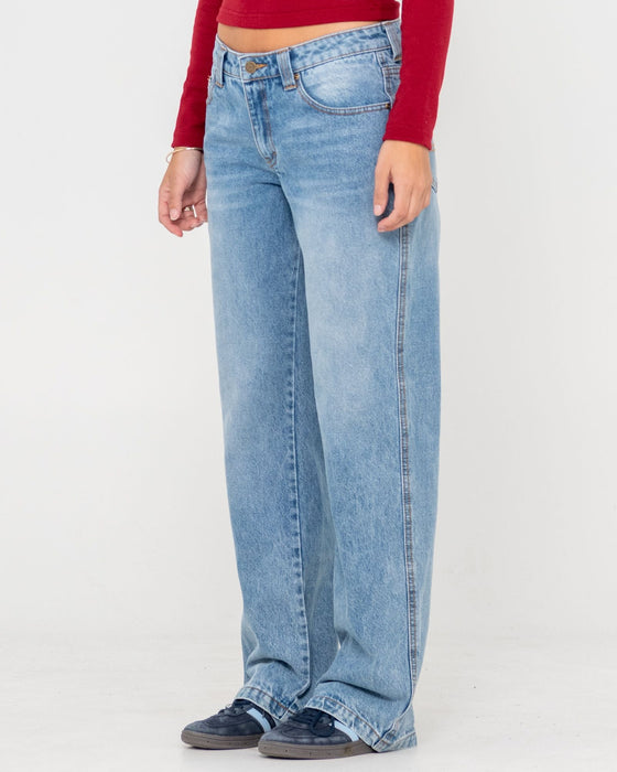 woman-wearing-suzy-straight-low-rise-jean-in-blasted-middy-blue
