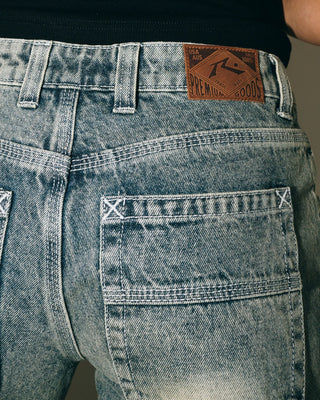 Woman wearing Suzy Straight Low Rise Jean in Dirty Dawg