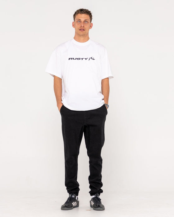 man-wearing-hook-out-elastic-pant-in-black