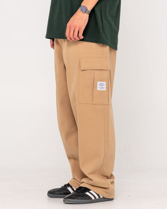 man-wearing-commando-cargo-pant-in-light-khaki