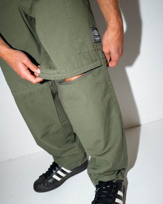 man-wearing-transformer-2-0-ripstop-cargo-pant-in-army-green