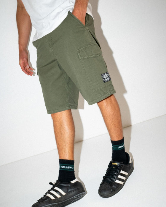man-wearing-transformer-2-0-ripstop-cargo-pant-in-army-green