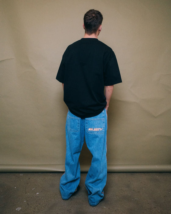 man-wearing-steezey-short-sleeve-heavy-tee-in-black