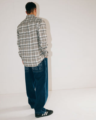 Man wearing Brooks Long Sleeve Shirt in Pinecone