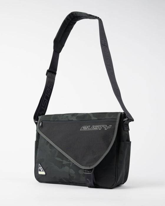 mens-trisector-messenger-bag-in-carbon