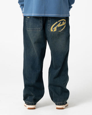 Man wearing Turbo Baggy Jean in Dark N Dirty