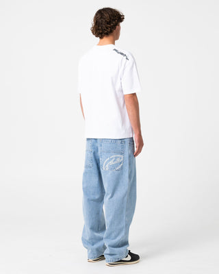 Man wearing Turbo Baggy Jean in True Blue