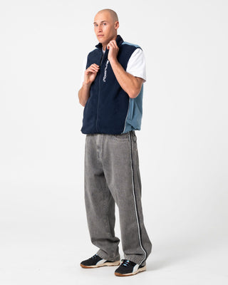 man-wearing-flip-daddy-2-0-jean-washed-black-in-washed-black-grey