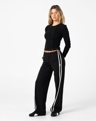 woman-wearing-button-up-long-sleeve-top-in-black