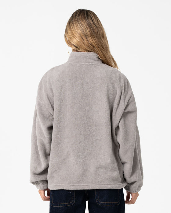 woman-wearing-two-tides-zip-through-sherpa-fleece-in-pink-a-boo-grey