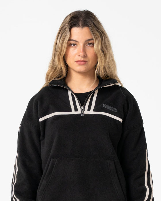 woman-wearing-bind-me-up-contrast-polar-fleece-in-black